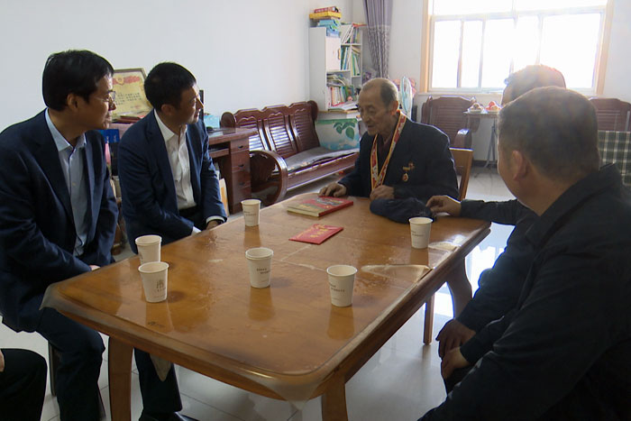 張旭開展“敬老月”走訪慰問活動